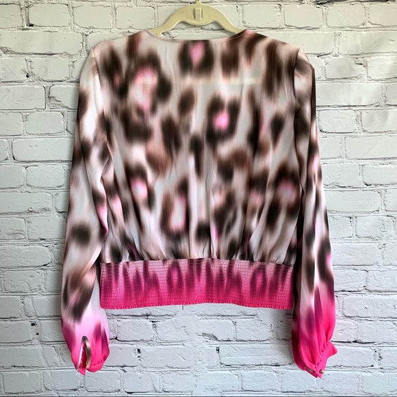 ๐Bebe Plunging Neck Blouse - Picture 3 of 7